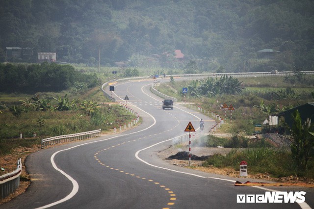  Ảnh: Tuyến đường BOT nghìn tỷ đồng cắt núi nối Hà Nội - Hòa Bình trước ngày thông xe  - Ảnh 9.