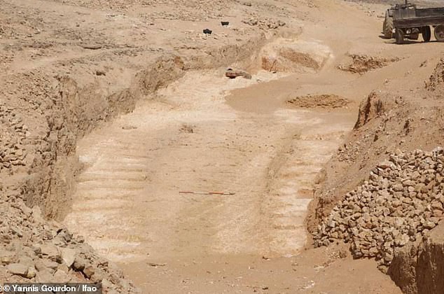Khai quật con đường 4.500 tuổi tại Ai Cập - bí ẩn quá trình xây dựng Đại kim tự tháp đã được giải? - Ảnh 2.