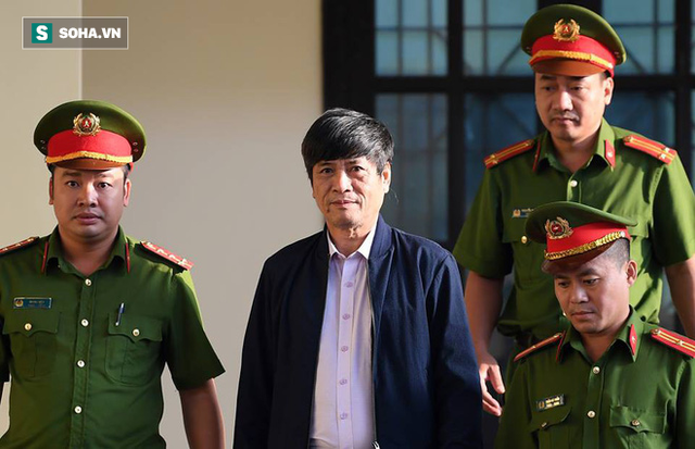  Cựu tướng Nguyễn Thanh Hóa phản cung, trả lời lẫn lộn nhiều câu hỏi  - Ảnh 1.