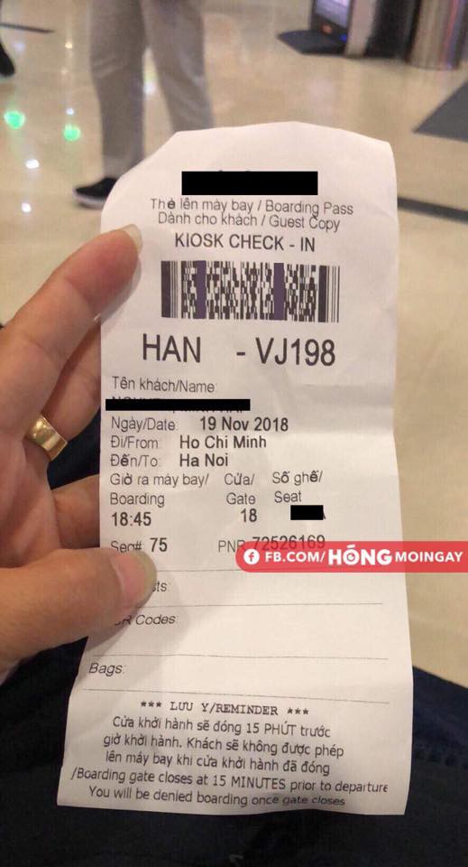 Clip: Hành khách đồng loạt vào tư thế an toàn trên chuyến bay Vietjet nghi gặp sự cố phải bay vòng trên trời rồi quay lại Tân Sơn Nhất - Ảnh 4.