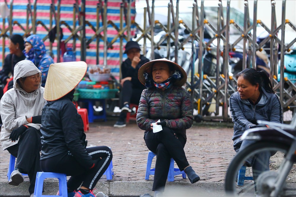 việt nam – campuchia - Vé “chợ đen” trận Việt Nam – Campuchia cao chót vót, khán giả vẫn chờ “giờ G” - photo việt nam – campuchia - photo 4 1542875576496611691058 - Vé “chợ đen” trận Việt Nam – Campuchia cao chót vót, khán giả vẫn chờ “giờ G”
