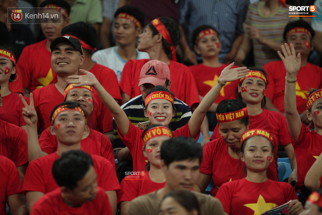 aff cup 2018 - Đây mới là lý do khiến cầu thủ Lào chạnh lòng sau trận thua Việt Nam ở AFF Cup 2018 - photo aff cup 2018 - photo 1 15417358817181059626061 - Đây mới là lý do khiến cầu thủ Lào chạnh lòng sau trận thua Việt Nam ở AFF Cup 2018