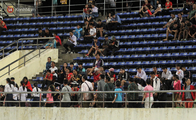 aff cup 2018 - Đây mới là lý do khiến cầu thủ Lào chạnh lòng sau trận thua Việt Nam ở AFF Cup 2018 - photo aff cup 2018 - photo 10 15417358817331221735629 - Đây mới là lý do khiến cầu thủ Lào chạnh lòng sau trận thua Việt Nam ở AFF Cup 2018