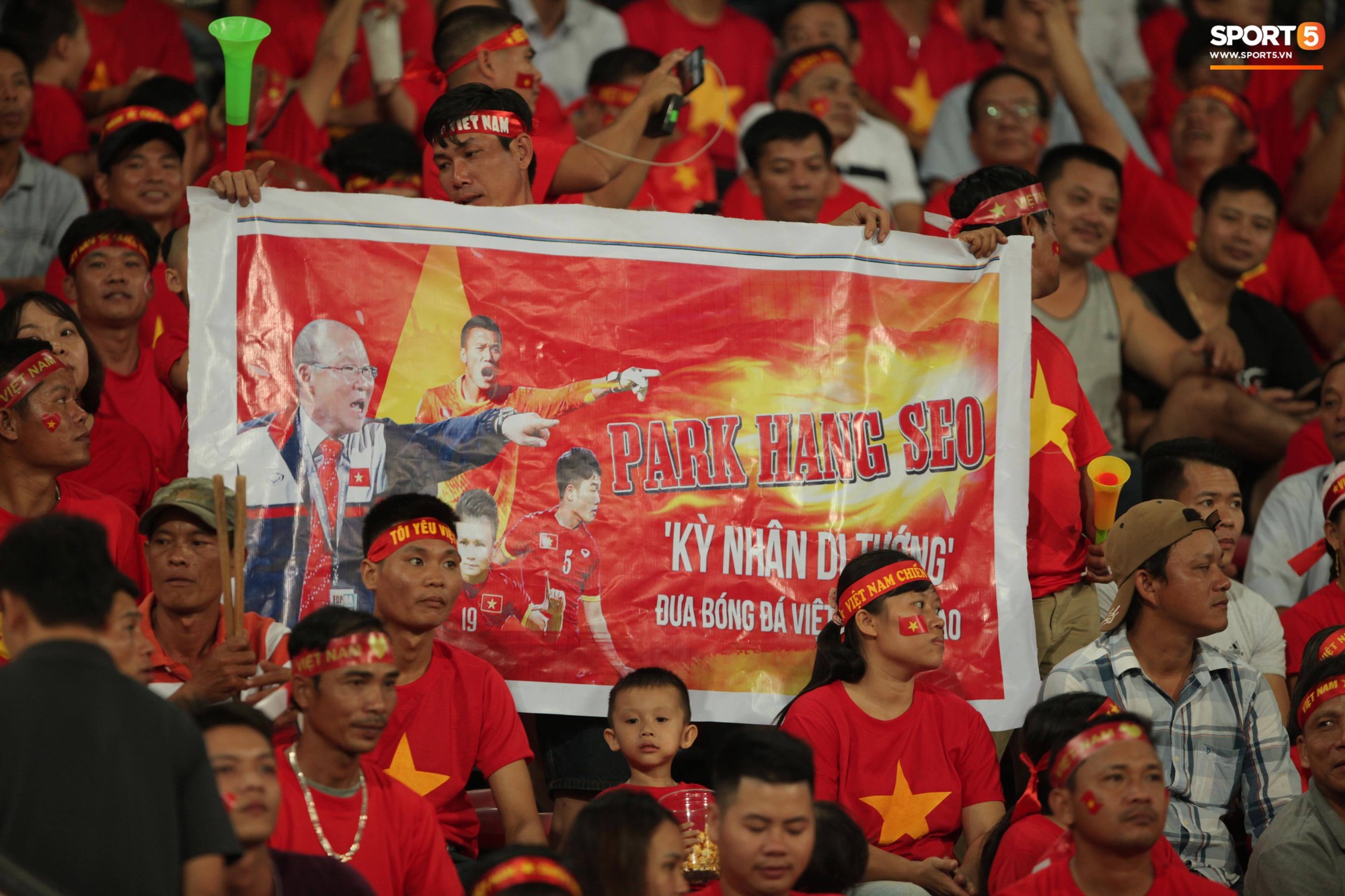 aff cup 2018 - Đây mới là lý do khiến cầu thủ Lào chạnh lòng sau trận thua Việt Nam ở AFF Cup 2018 - photo aff cup 2018 - photo 7 1541735881727979797668 - Đây mới là lý do khiến cầu thủ Lào chạnh lòng sau trận thua Việt Nam ở AFF Cup 2018