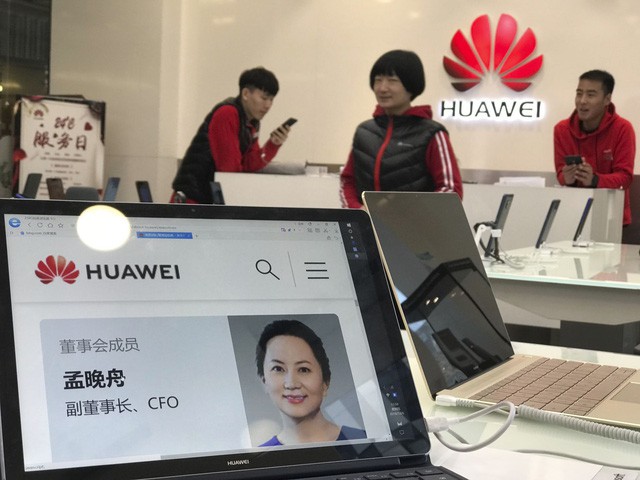  Trung Quốc triệu đại sứ Canada, cảnh báo ‘hậu quả nghiêm trọng’ liên quan vụ bắt CFO Huawei  - Ảnh 1.