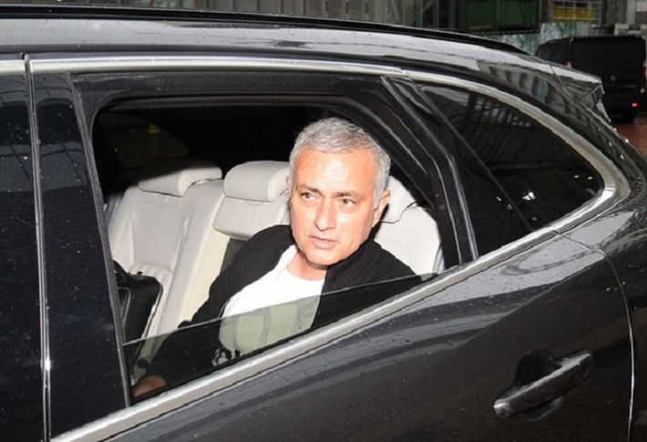 jose mourinho - ‘Người đặc biệt’ Jose Mourinho vui vẻ, tươi như hoa sau khi rời Man United cùng khoản tiền đền bù khổng lồ - photo jose mourinho - photo 2 1545183546631120076904 - ‘Người đặc biệt’ Jose Mourinho vui vẻ, tươi như hoa sau khi rời Man United cùng khoản tiền đền bù khổng lồ