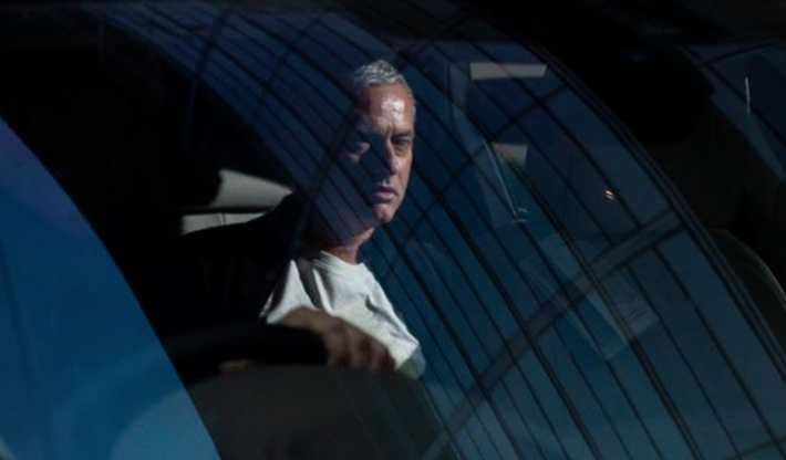 jose mourinho - ‘Người đặc biệt’ Jose Mourinho vui vẻ, tươi như hoa sau khi rời Man United cùng khoản tiền đền bù khổng lồ - photo jose mourinho - photo 5 15451835466351980944510 - ‘Người đặc biệt’ Jose Mourinho vui vẻ, tươi như hoa sau khi rời Man United cùng khoản tiền đền bù khổng lồ