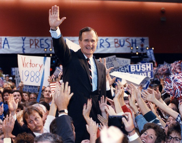  Chỉ làm tổng thống một nhiệm kỳ duy nhất nhưng ông Bush cha giúp định hình nước Mỹ suốt nhiều thập kỷ  - Ảnh 2.