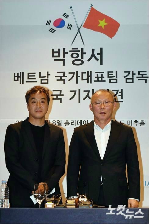 Cánh tay phải Lee Young-jin chia sẻ điều giúp thầy Park vượt qua các trận kịch chiến - Ảnh 2.