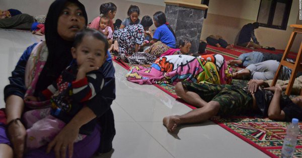  Sóng thần ở Indonesia: Con số leo thang đáng sợ, hơn 1.000 người thương vong, không có công dân Việt Nam - Ảnh 15.