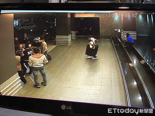  Hình ảnh đầu tiên được cho là nhóm khách Việt nghi bỏ trốn ở Đài Loan: Vào khách sạn chưa đầy 1 tiếng đã xách vali ra - Ảnh 6.