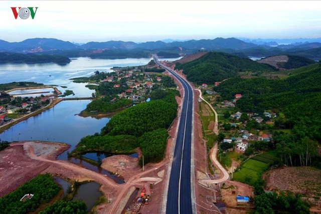  Ngắm toàn cảnh cao tốc Hạ Long - Vân Đồn 12.000 tỷ xuyên vùng Đông Bắc ​  - Ảnh 9.