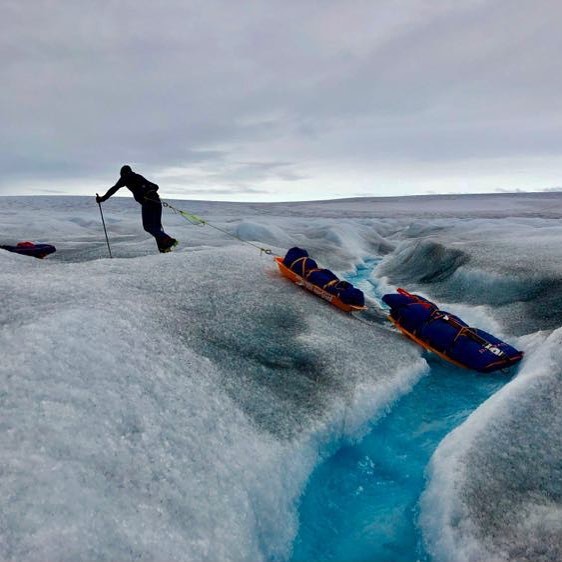 Nhà thám hiểm 33 tuổi này là người đầu tiên một mình vượt qua Nam Cực, sống nhờ thanh năng lượng và đồ ăn khô đóng băng - Ảnh 1.