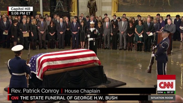  Cập nhật tang lễ cố Tổng thống Bush (cha): Air Force One đưa thi hài về thủ đô Washington  - Ảnh 4.