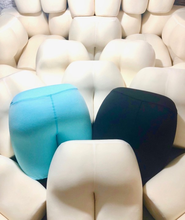 Gối ôm hình cái mông giá 2 triệu rưỡi gây sốt ở Nhật, hứa hẹn thay thế gấu Teddy trong nay mai - Ảnh 12. Gối ôm hình cái mông giá 2 triệu rưỡi gây sốt ở Nhật, hứa hẹn thay thế gấu Teddy trong nay mai - Ảnh 12.