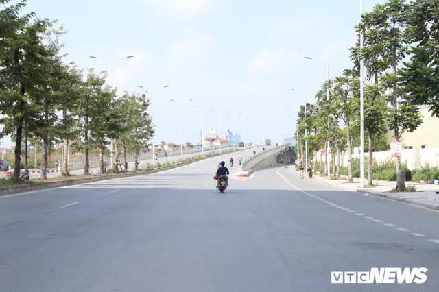  Ảnh: Cận cảnh phố 8 làn xe ở Hà Nội mang tên nhà tư sản Trịnh Văn Bô  - Ảnh 1.
