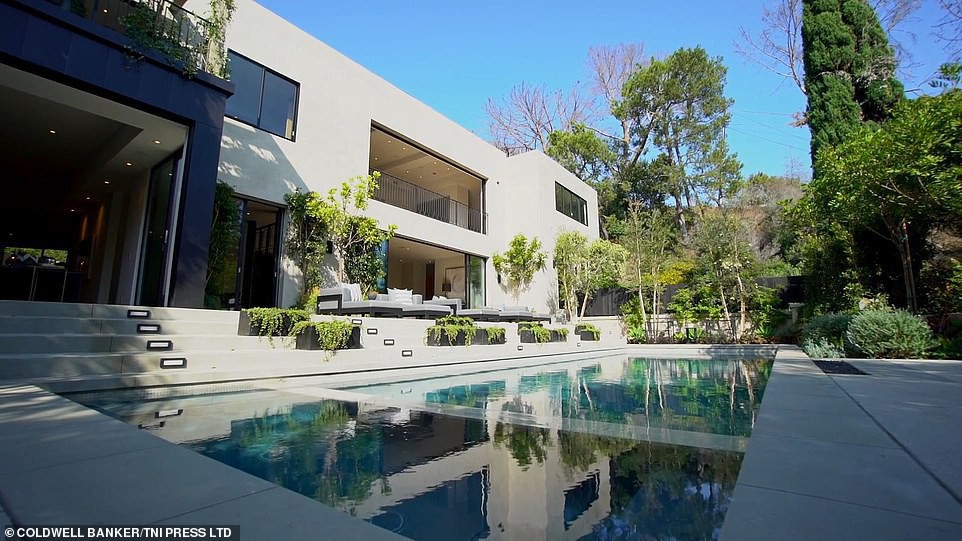 kylie jenner - 21 tuổi đã kiếm hàng ngàn tỷ đồng một năm, Kylie Jenner có cuộc sống sang chảnh và tài sản đáng ghen tị đến mức nào? - photo kylie jenner - photo 4 15440651629631304809234 - 21 tuổi đã kiếm hàng ngàn tỷ đồng một năm, Kylie Jenner có cuộc sống sang chảnh và tài sản đáng ghen tị đến mức nào?
