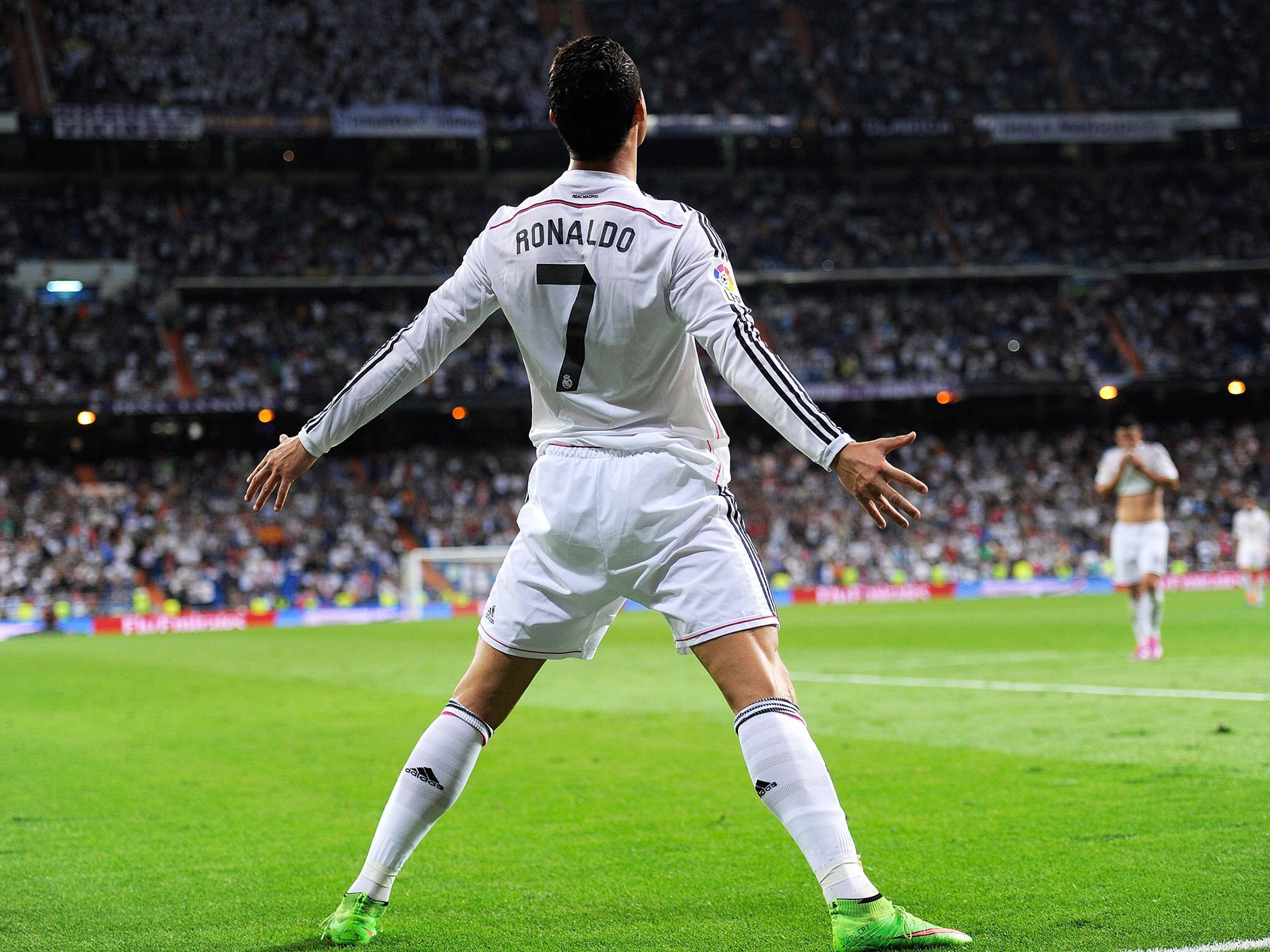 Fan phát sốt với thân hình của C Ronaldo  Ngôi sao