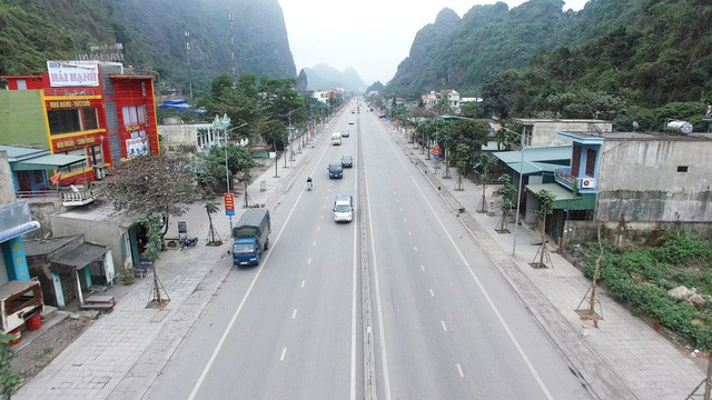  Cận cảnh con đường kết nối hai thành phố lớn nhất Quảng Ninh sau khi được cải tạo - Ảnh 3.