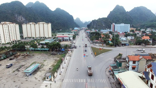  Cận cảnh con đường kết nối hai thành phố lớn nhất Quảng Ninh sau khi được cải tạo - Ảnh 5.
