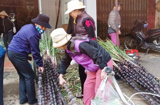 Đồ thờ cúng tăng giá vù vù những ngày cận Tết - Ảnh 4. Đồ thờ cúng tăng giá vù vù những ngày cận Tết - Ảnh 4.