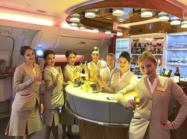 Chuyện nghề giờ mới kể của tiếp viên hãng hàng không Emirates sang chảnh bậc nhất Dubai  - Ảnh 1.