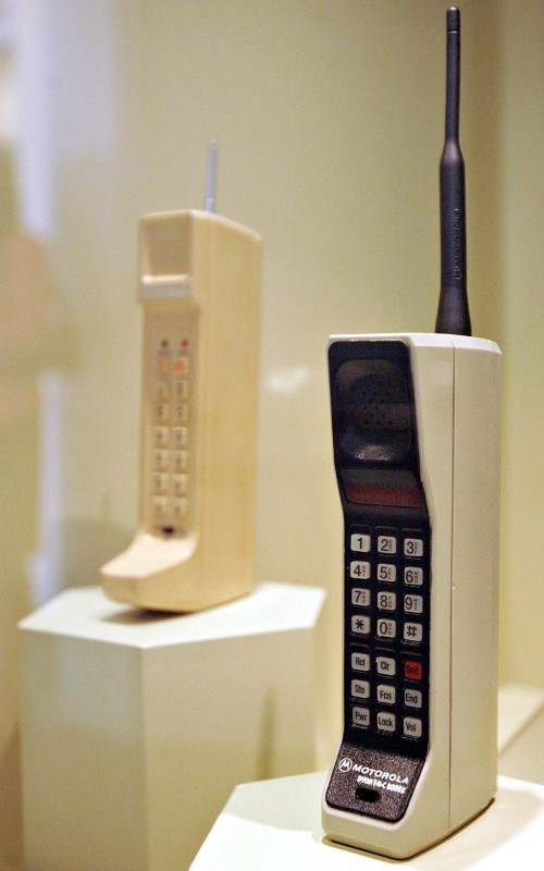 Cách mạng ĐTDĐ: Từ Motorola DynaTAC (1983) đến Samsung Galaxy S9 (2018) - Ảnh 2.