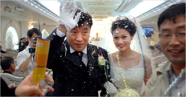 Chuyện lấy chồng nước ngoài: Cứ 100 cô dâu nước ngoài tại Hàn thì có tới 73 cô là người Việt Nam - Ảnh 2.