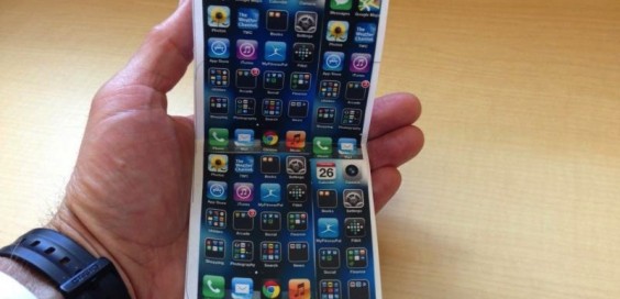 Apple khiến giới công nghệ tròn mắt khi đi ngược thời đại, iPad có bút cảm ứng, iPhone nắp gập... - Ảnh 1.