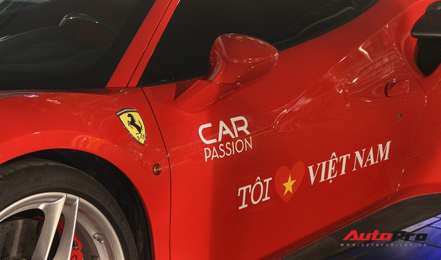 Ca sĩ Tuấn Hưng lái siêu xe Ferrari 488 GTB đưa vợ con tham dự tiệc tiền Car & Passion 2018 - Ảnh 3.