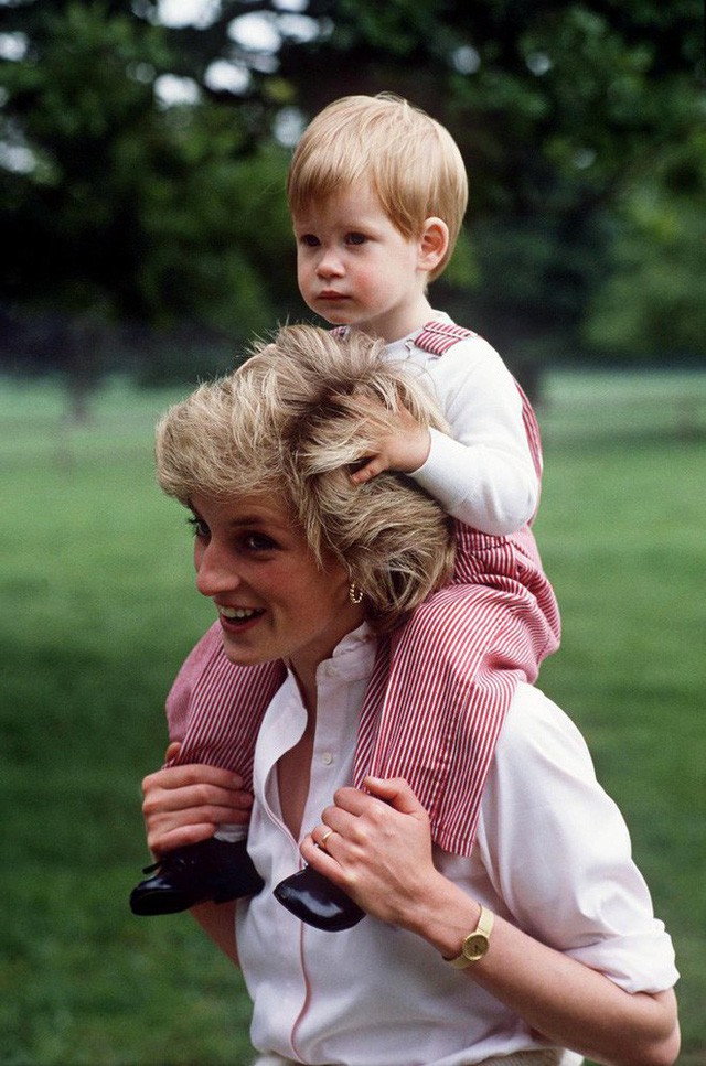  Cách làm mẹ của Công nương Diana vẫn luôn khiến các mẹ khắp thế giới ngưỡng mộ  - Ảnh 2.