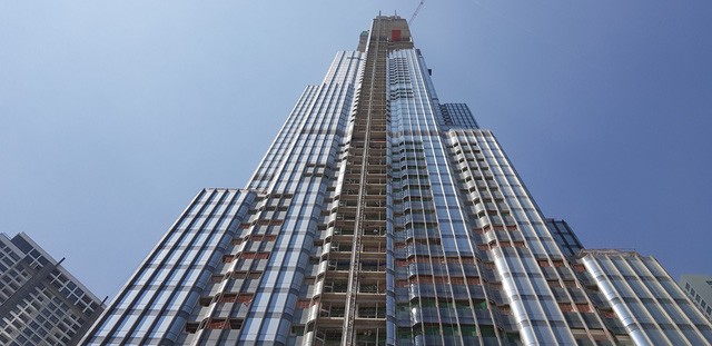  Vingroup chính thức cất nóc tòa nhà cao nhất Việt Nam Landmark 81 với độ cao gần 500m  - Ảnh 2.