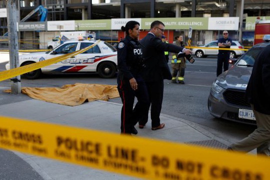 Canada: Xe tải lao vào đám đông, 10 người thiệt mạng - Ảnh 2.