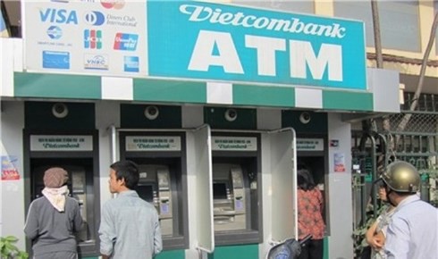  NHNN yêu cầu các ngân hàng tăng cường chống tội phạm liên quan ATM  - Ảnh 1.