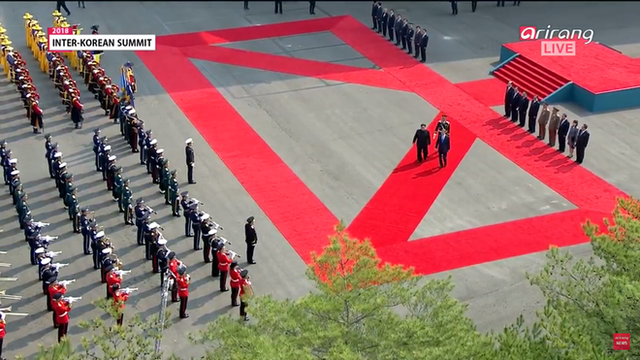 [CẬP NHẬT] Nhà lãnh đạo Triều Tiên Kim Jong-un và TT Hàn Quốc đã bước vào phòng họp kín - Ảnh 5.