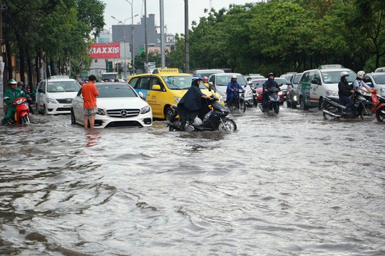 Vì sao TP HCM chi ngàn tỉ nhưng vẫn ngập? - Ảnh 1.