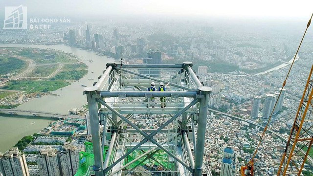 Cận cảnh công trường thi công đỉnh tòa nhà cao nhất Việt Nam, dự kiến khai trương vào quý 4 - Ảnh 4. Cận cảnh công trường thi công đỉnh tòa nhà cao nhất Việt Nam, dự kiến khai trương vào quý 4 - Ảnh 4.
