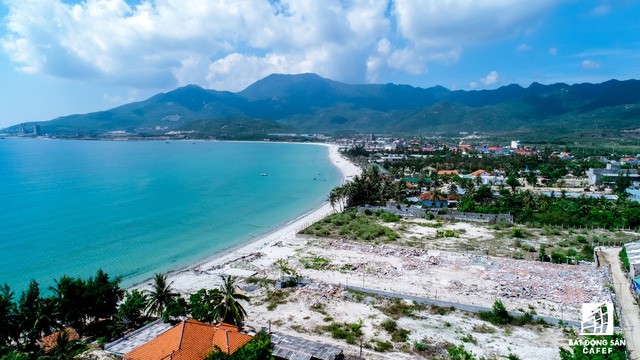 Cận cảnh Bắc Vân Phong nhìn từ trên cao, nơi đang diễn ra cơn sốt đất - Ảnh 7. Cận cảnh Bắc Vân Phong nhìn từ trên cao, nơi đang diễn ra cơn sốt đất - Ảnh 7.