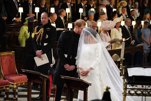 Những khoảnh khắc lãng mạn nhất trong đám cưới Hoàng tử Anh  - Ảnh 2.