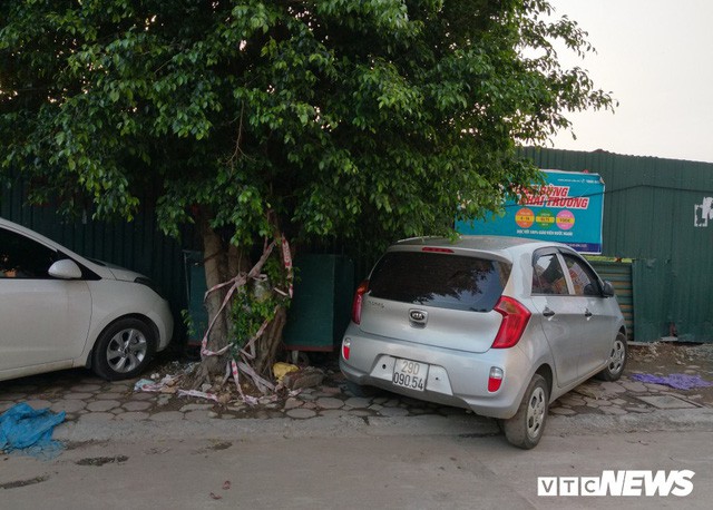  Ảnh: Giải tỏa bãi đỗ xe ở Hà Nội, dân đành để xe trên bãi rác  - Ảnh 10.