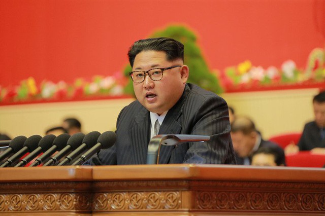 Ông Kim Jong-un rơi nước mắt thuyết phục cấp dưới ủng hộ đàm phán Mỹ-Triều?  - Ảnh 1.