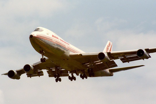 Nữ tiếp viên hàng không Ấn Độ nhớ về thập niên 80: đầy biến động, nguy hiểm nhưng vẫn tin “phía trước là bầu trời” - Ảnh 6.