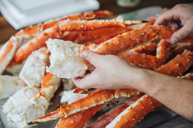 Bắt cua hoàng đế Alaska nguy hiểm chết người nhưng còn 1 việc đáng sợ không kém: quay phim... nghề đánh bắt đó! - Ảnh 2. Bắt cua hoàng đế Alaska nguy hiểm chết người nhưng còn 1 việc đáng sợ không kém: quay phim... nghề đánh bắt đó! - Ảnh 2.