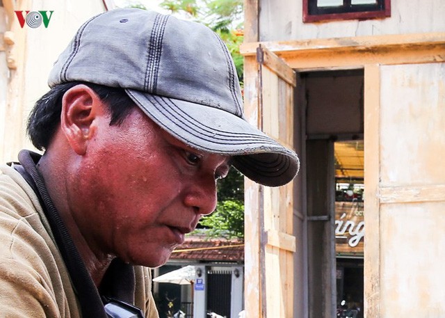 Dân Hà Nội khổ sở tìm cách chống nắng nóng đầu hè - Ảnh 8. Dân Hà Nội khổ sở tìm cách chống nắng nóng đầu hè - Ảnh 8.