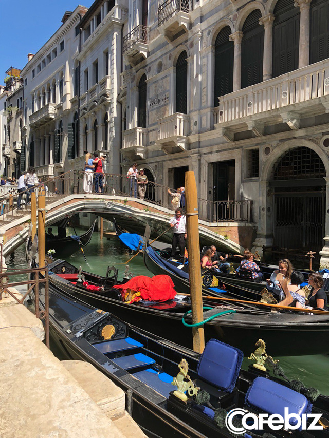 Tôi vừa đến Venice và suýt chết ngạt, đô thị này đang bị nhấm chìm - không phải vì nước biển dâng mà bởi dòng lũ những du khách như tôi... - Ảnh 2. Tôi vừa đến Venice và suýt chết ngạt, đô thị này đang bị nhấm chìm - không phải vì nước biển dâng mà bởi dòng lũ những du khách như tôi... - Ảnh 2.