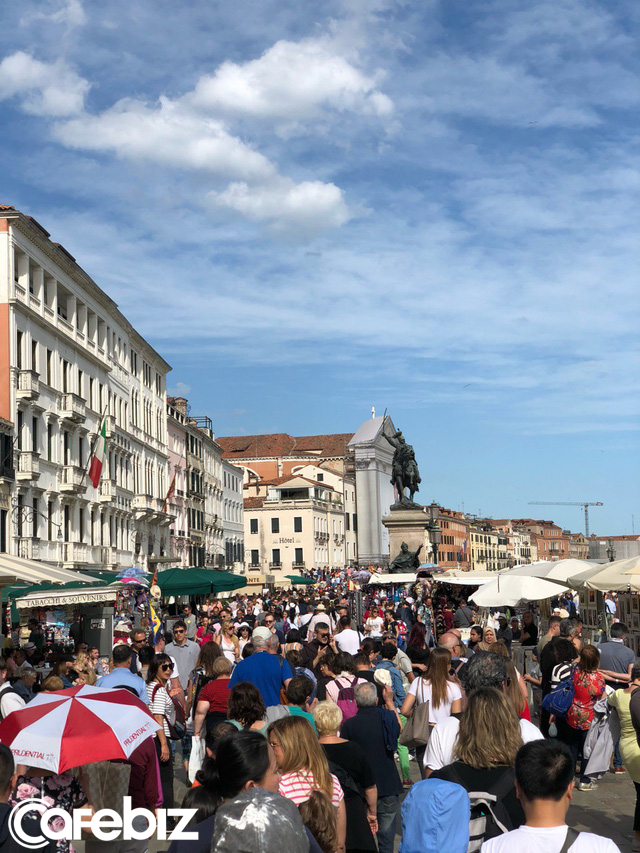 Tôi vừa đến Venice và suýt chết ngạt, đô thị này đang bị nhấm chìm - không phải vì nước biển dâng mà bởi dòng lũ những du khách như tôi... - Ảnh 6. Tôi vừa đến Venice và suýt chết ngạt, đô thị này đang bị nhấm chìm - không phải vì nước biển dâng mà bởi dòng lũ những du khách như tôi... - Ảnh 6.