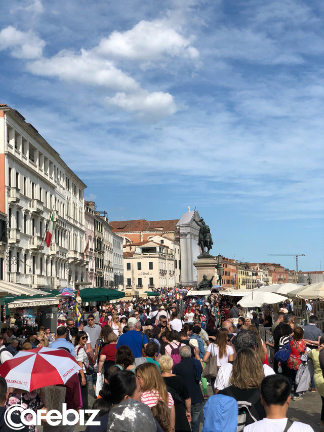 Tôi vừa đến Venice và suýt chết ngạt, thành phố này đang bị nhấn chìm - không phải vì nước biển dâng mà bởi dòng lũ những du khách như tôi... - Ảnh 6.