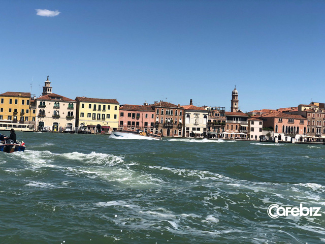 Tôi vừa đến Venice và suýt chết ngạt, đô thị này đang bị nhấm chìm - không phải vì nước biển dâng mà bởi dòng lũ những du khách như tôi... - Ảnh 1. Tôi vừa đến Venice và suýt chết ngạt, đô thị này đang bị nhấm chìm - không phải vì nước biển dâng mà bởi dòng lũ những du khách như tôi... - Ảnh 1.