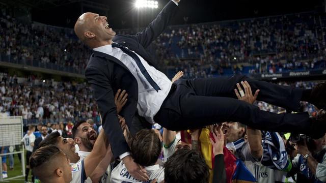 Zidane dứt áo ra đi khi đang trên đỉnh vinh quang: Kẻ thức thời mới là trang tuấn kiệt! - Ảnh 1. Zidane dứt áo ra đi khi đang trên đỉnh vinh quang: Kẻ thức thời mới là trang tuấn kiệt! - Ảnh 1.