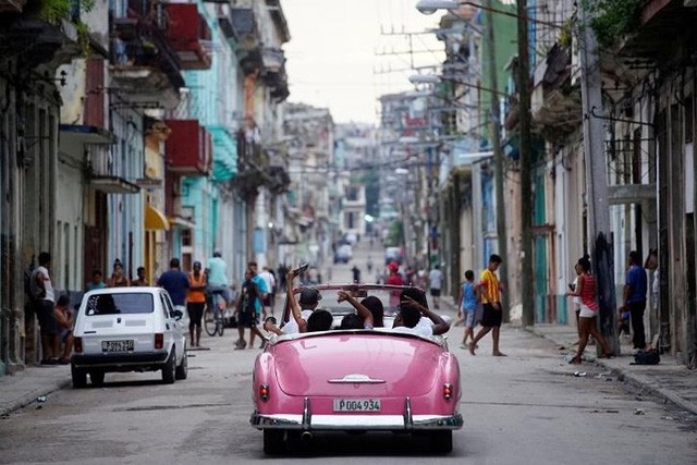 Ảnh: Vẻ đẹp hớp hồn của các xe ô tô cổ trên các góc phố nẻo đường Cuba